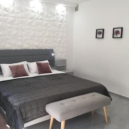 Apartman Sonas 2 With Free Private Parking Karlovac Exteriér fotografie