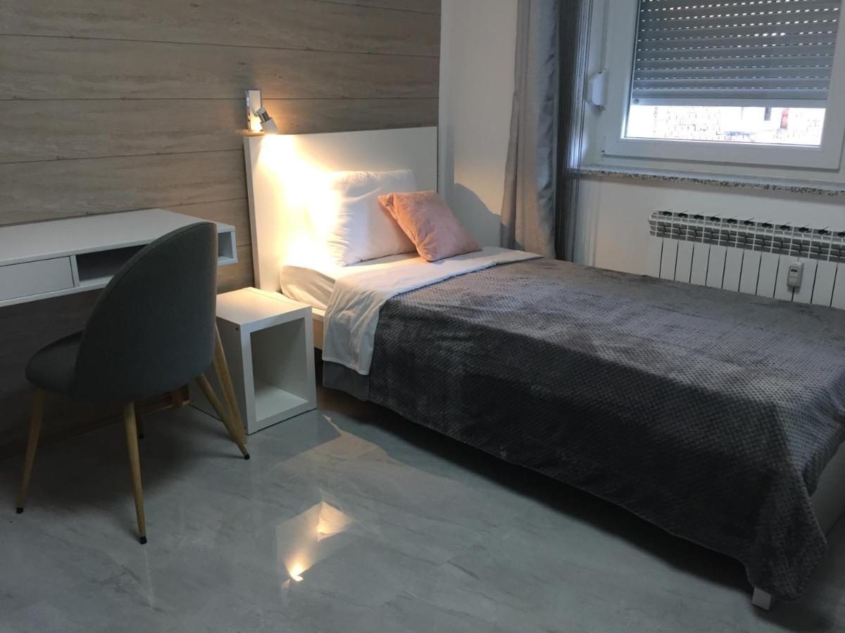 Apartman Sonas 2 With Free Private Parking Karlovac Exteriér fotografie