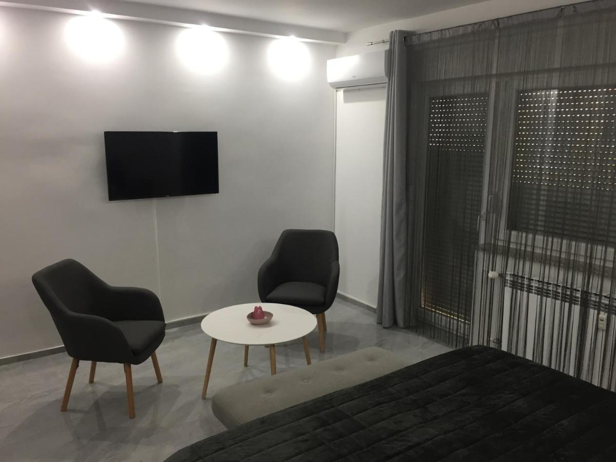 Apartman Sonas 2 With Free Private Parking Karlovac Exteriér fotografie